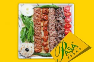 Köz ateşinde kebap sunumu
