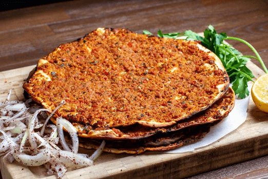 Pide ve lahmacun tabağı